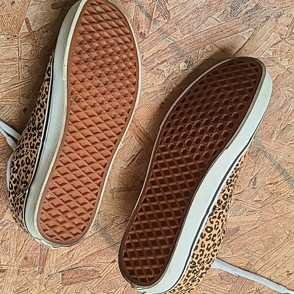 Leopard Print VANS with White Laces - Picture 5 of 8